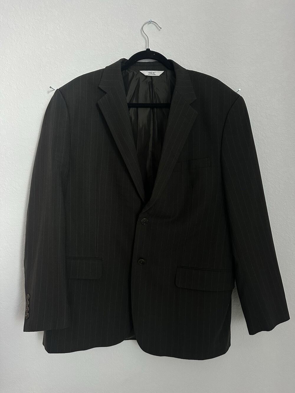 Versini Men’s Pinstripe Wool Collar Suit Jacket